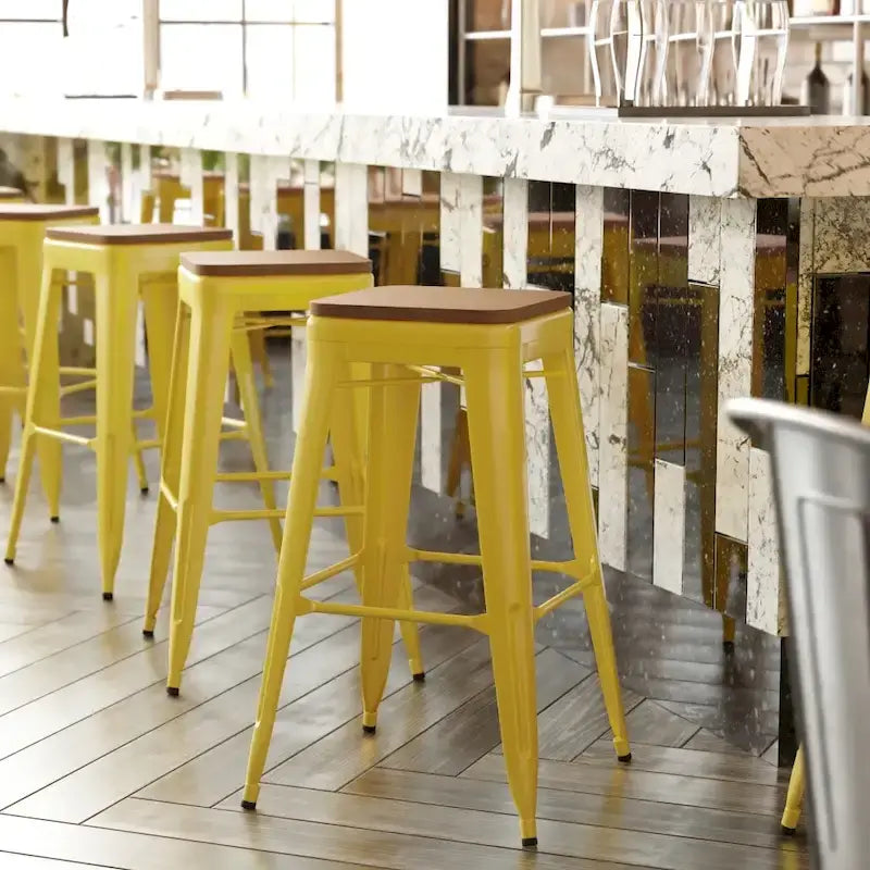 Tabouret de bar sans dossier avec assise en polyrésine