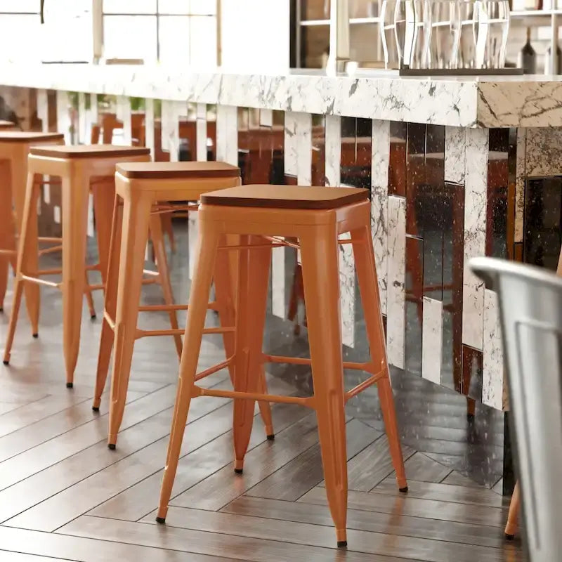 Tabouret de bar sans dossier avec assise en polyrésine