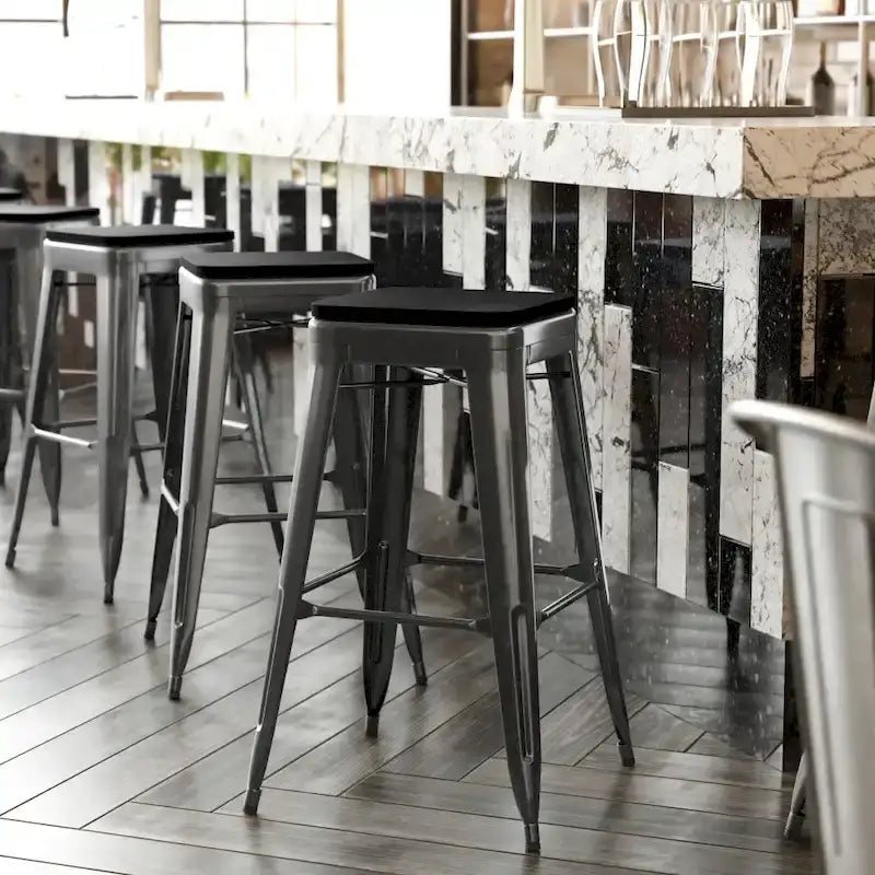 Tabouret de bar sans dossier avec assise en polyrésine