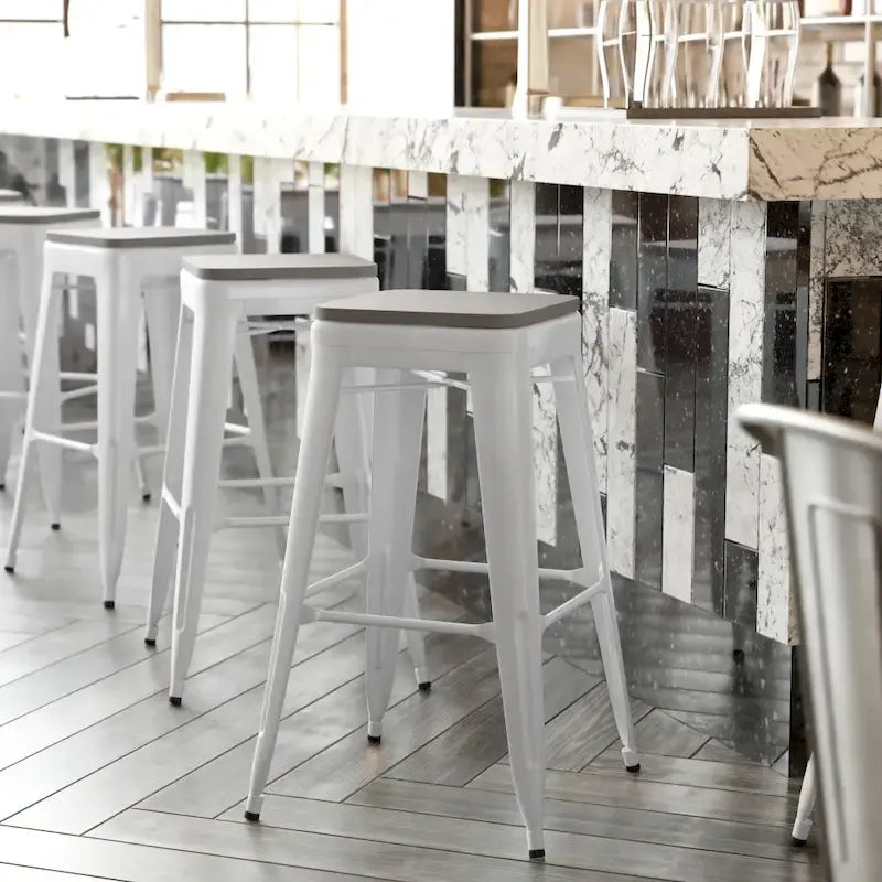 Tabouret de bar sans dossier avec assise en polyrésine