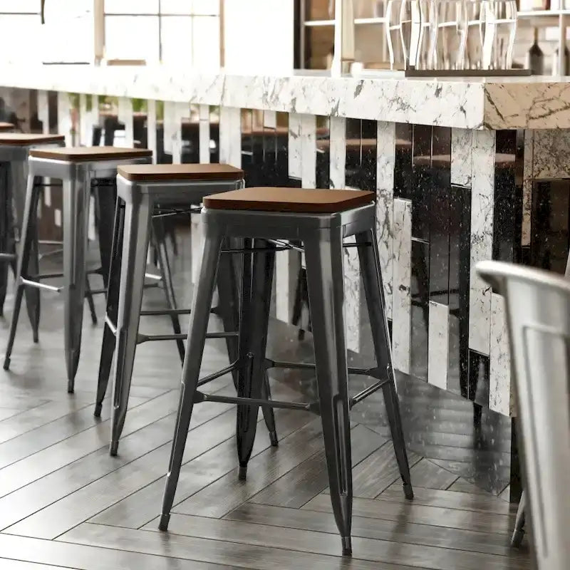 Tabouret de bar sans dossier avec assise en polyrésine
