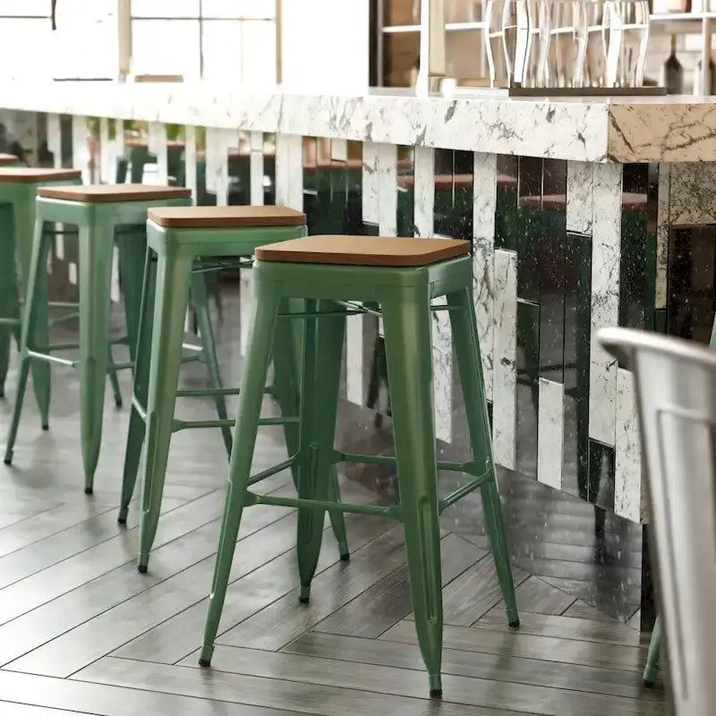 Tabouret de bar sans dossier avec assise en polyrésine