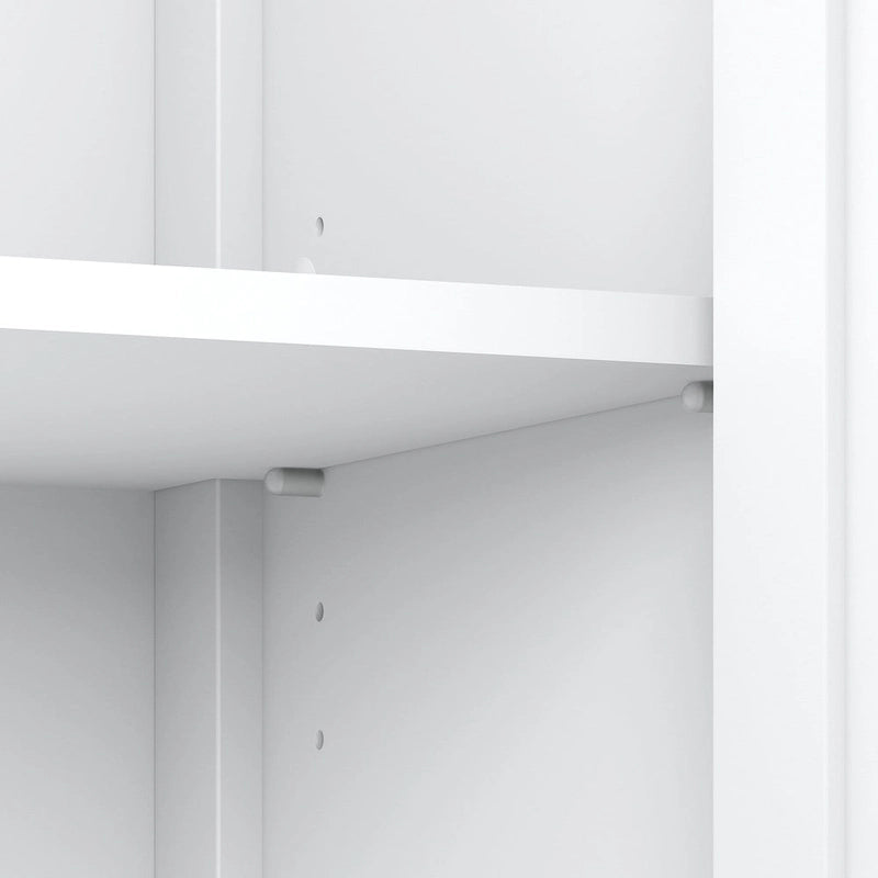 Bibliothèque à cinq niveaux avec portes