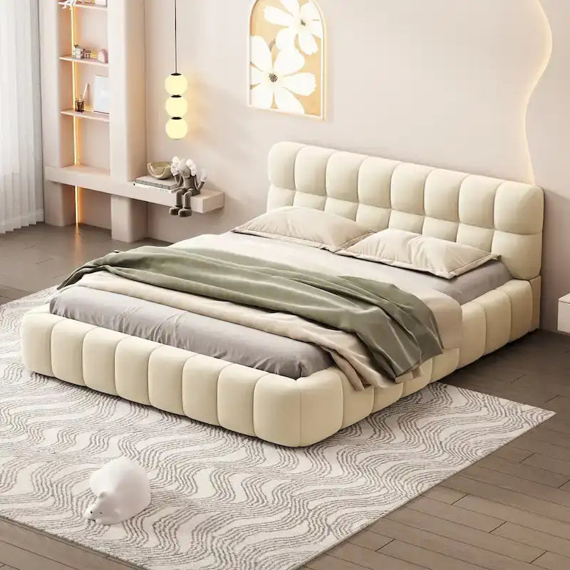 Lit plateforme capitonné avec tissu épais